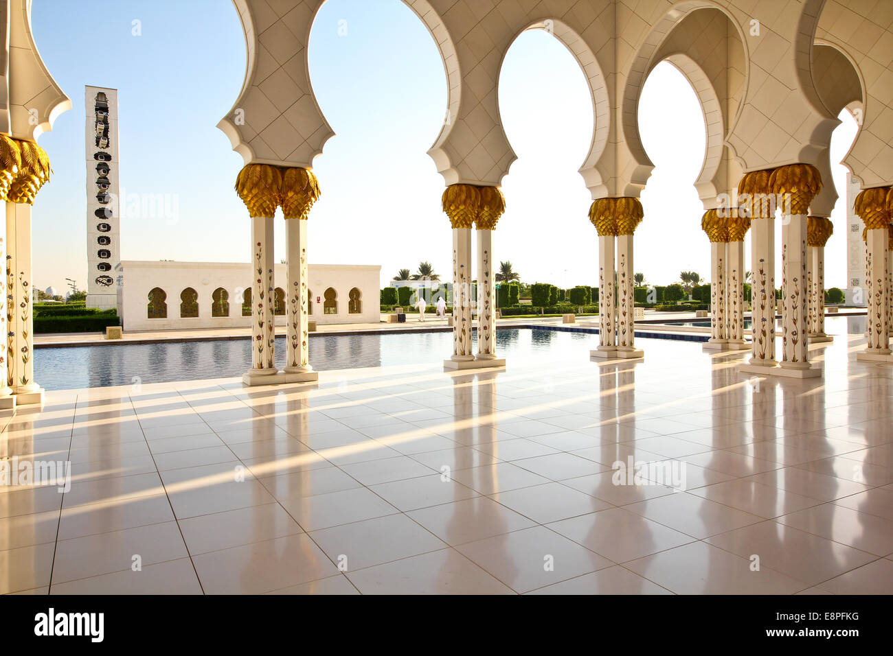 Vergoldete Säulen von Sheikh Zayed Bin Sultan Al Nahyan Mosque, Abu Dhabi, Vereinigte Arabische Emirate. Stockfoto