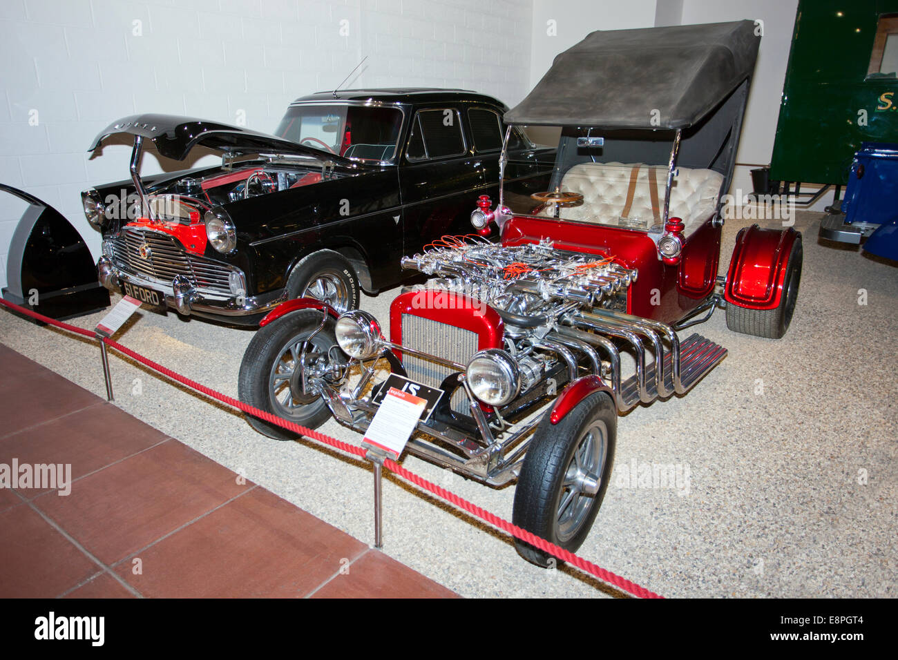 1961 Ford Zephyr Brauch & 1979 Ford Modell t "HotRod der Haynes International Motor Museum Sparkford Somerset UK Stockfoto