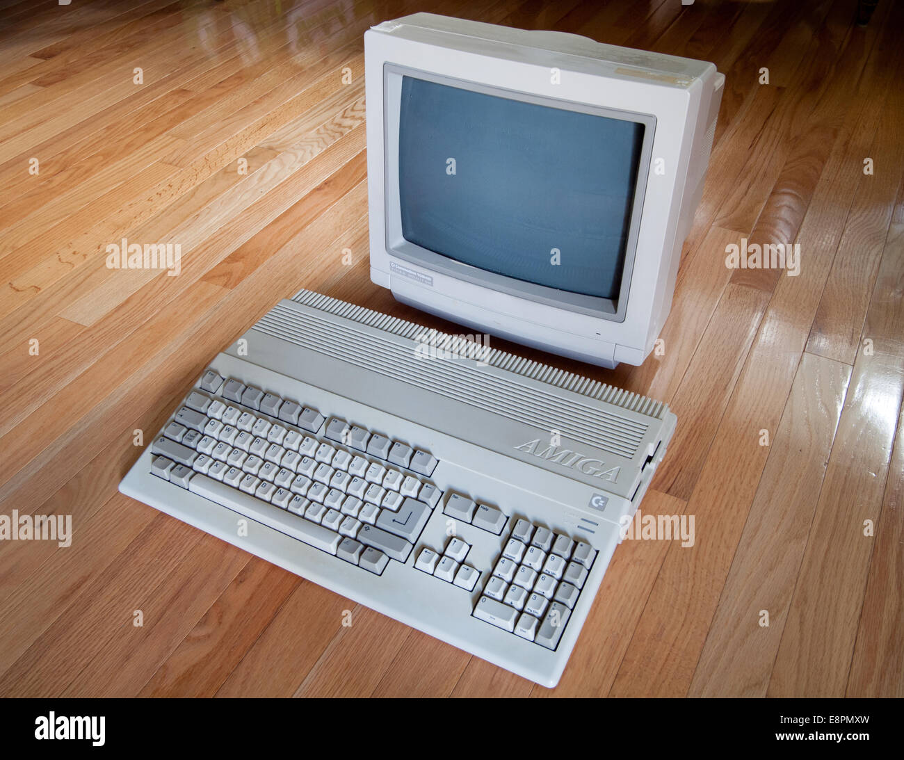 Ein Blick auf einem Commodore Amiga 500 Computer und einem Computer-Monitor Commodore 1084S. Stockfoto