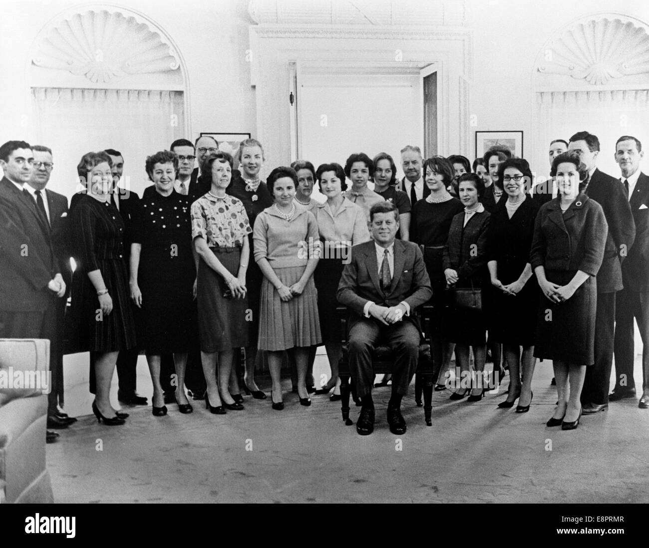 Präsident John F. Kennedy mit White House Staff Stockfoto