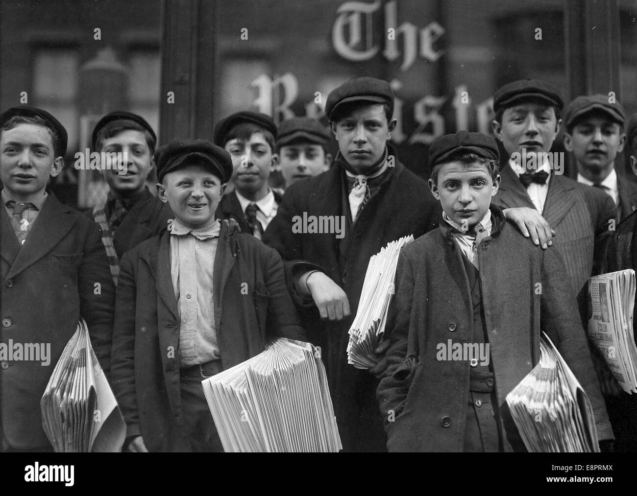 High-School-Route-jungen. Jugendliche. Einige auf der Rückseite Zeile Newsboys für sieben, acht und neun Jahren gewesen. New Haven, 1909 Stockfoto