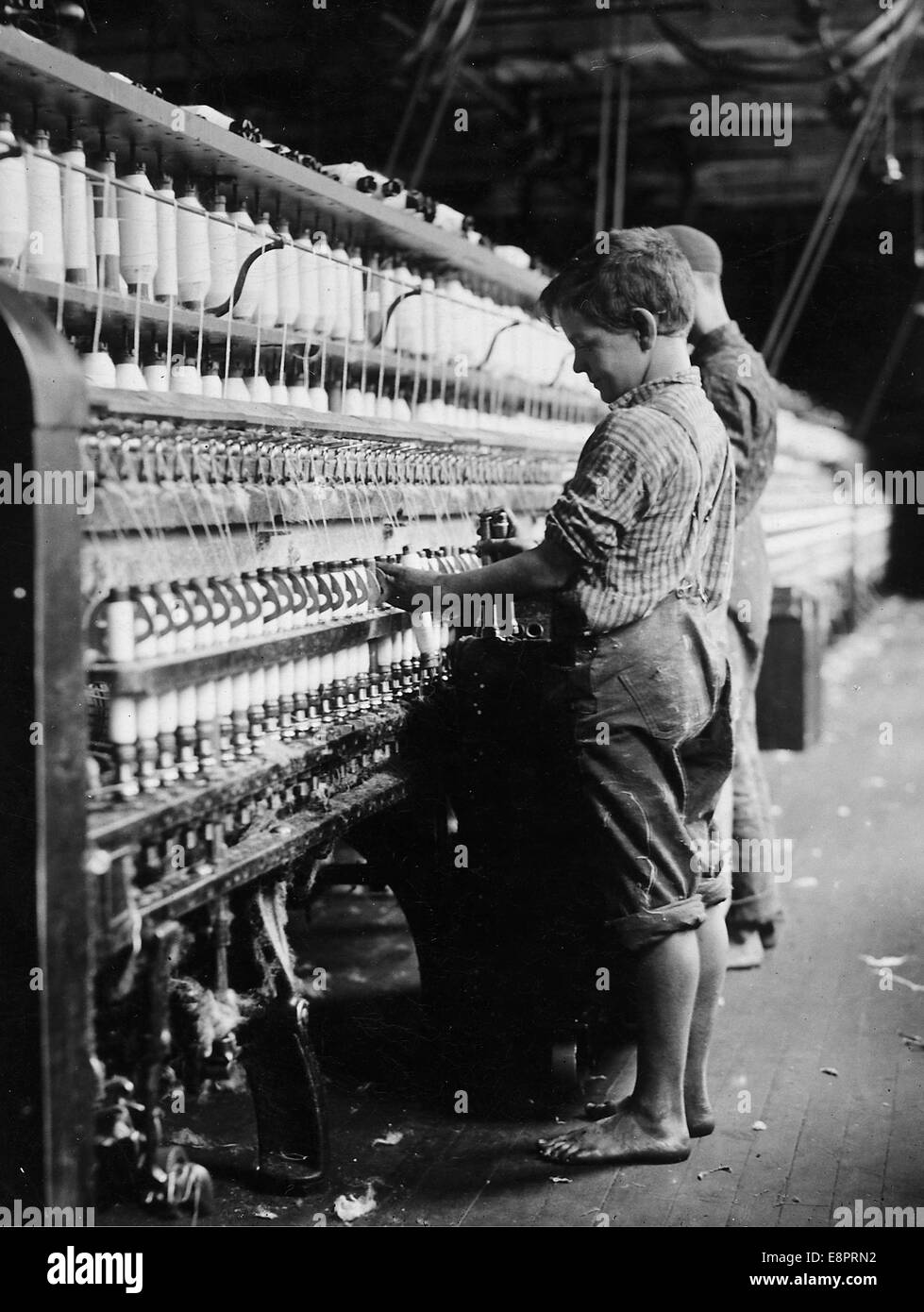 Junge Abnehmer in Norden Pownal Mühle. Norden Pownal, Vt, August 1910 Stockfoto