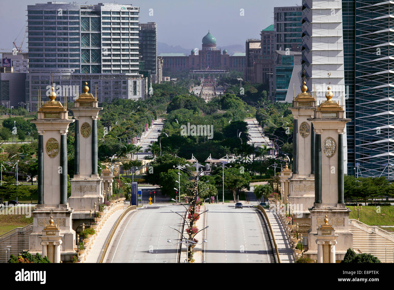 Putrajaya - Sitz der Regierung von Malaysia - der Blick von der PICC (Putrajaya Convention Centre) in Richtung des Ministerpräsidenten Stockfoto