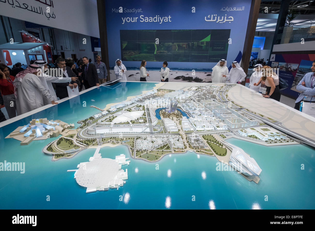 Modell der neuen Museen und umfangreiche Immobilienentwicklung auf Saadiyat Island in Abu Dhabi Vereinigte Arabische Emirate Stockfoto