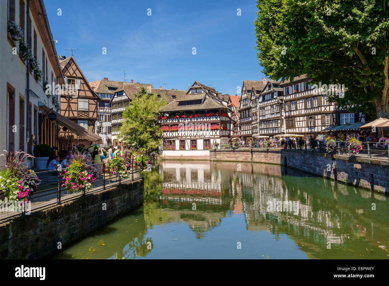 Straßburg, Frankreich, Europa - alte Gebäude in Petite France Altstadt auf der Ill Stockfoto