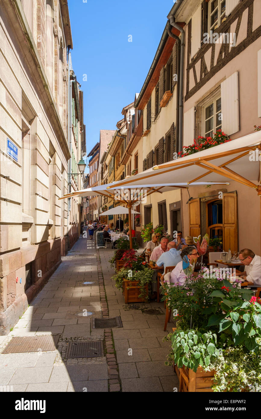 Straßencafés in Straßburg im Viertel Petite France Stockfoto