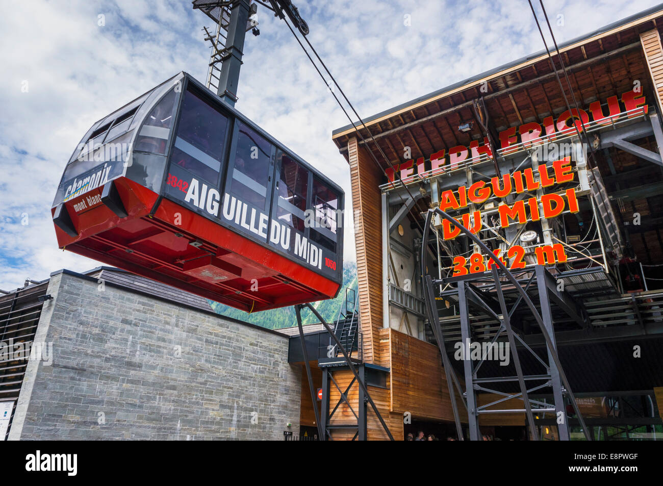 Seilbahn Aiguille du Midi, Ankunft am Bahnhof in Chamonix, Französische Alpen, Frankreich Stockfoto