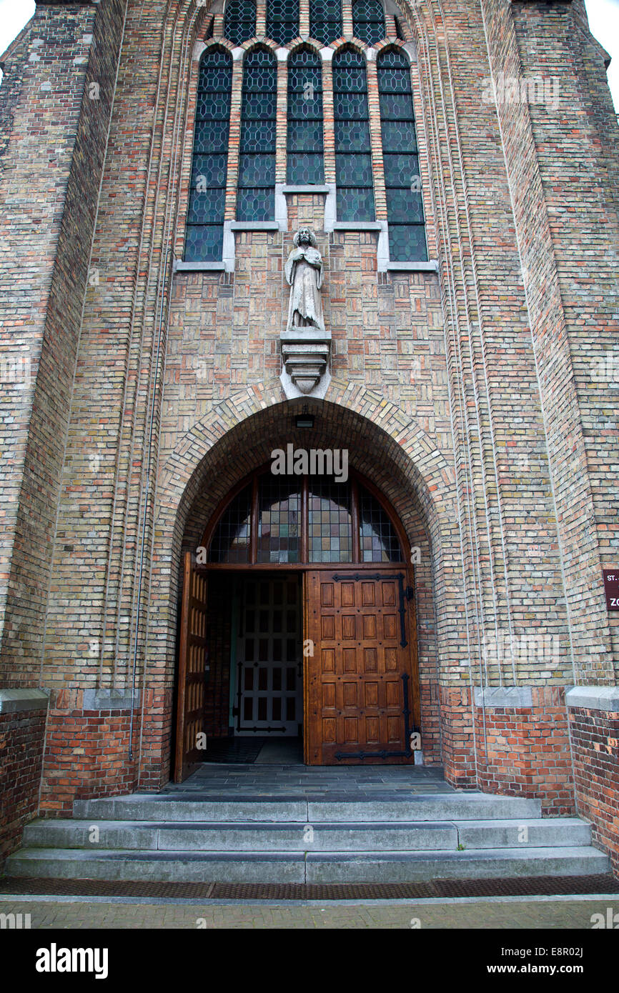 Eingang des St. Joannes de Doper (St. Johannes der Täufer) Kirche, Sluis, Zeeland, Niederlande Stockfoto