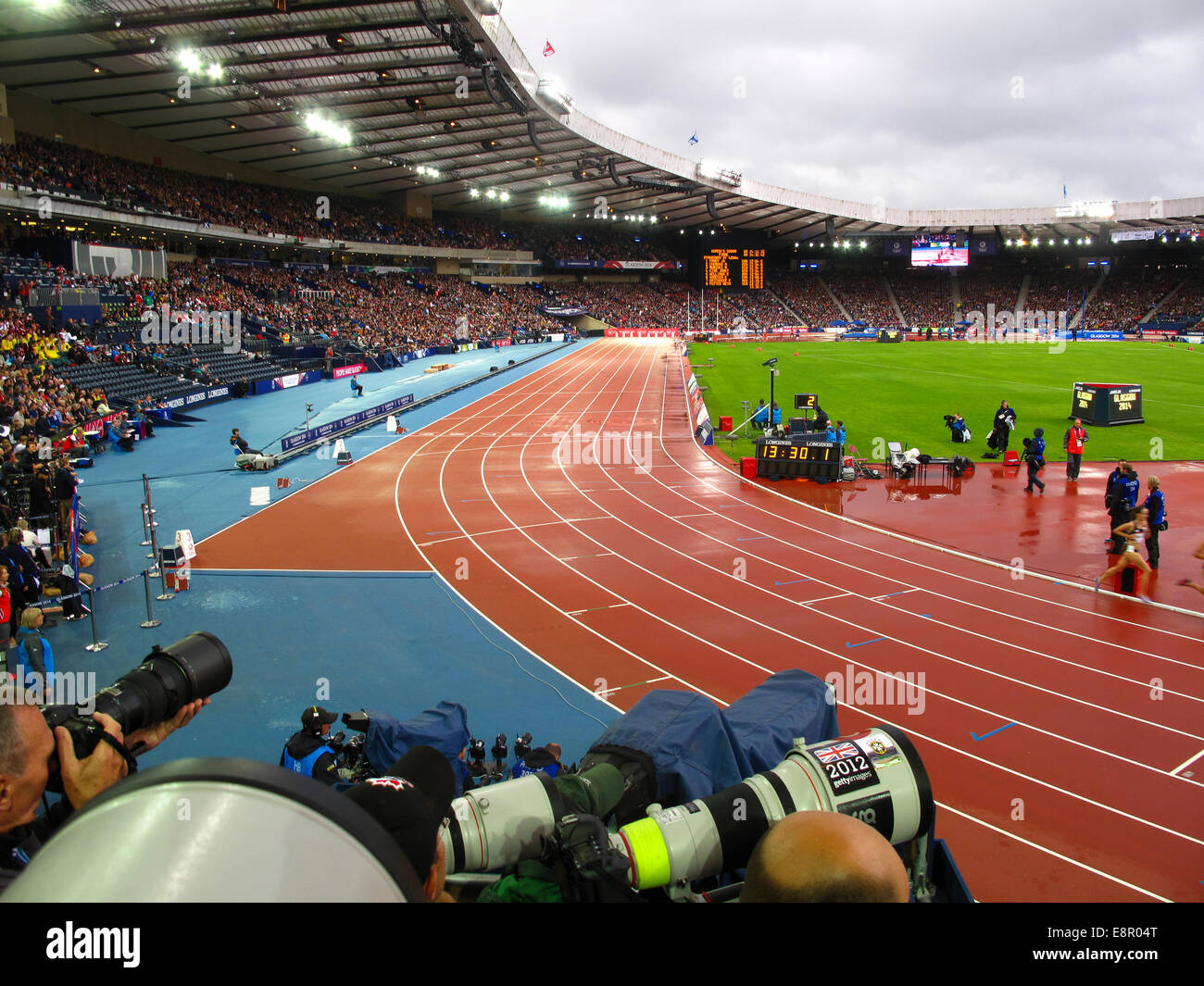 Hampden Park Glasgow im Regen.  Commonwealth Games 2014 Leichtathletik Veranstaltungsort Stockfoto