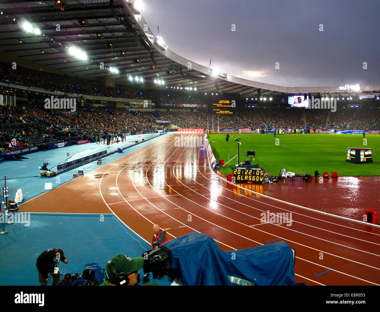 Hampden Park Glasgow im Regen.  Commonwealth Games 2014 Leichtathletik Veranstaltungsort Stockfoto