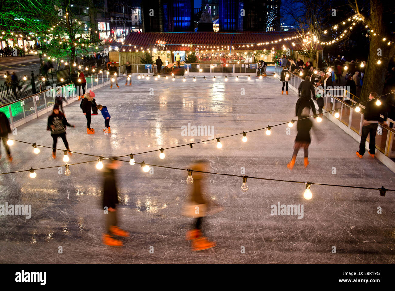 Eislaufen in der Princess Street Gardens Stockfoto