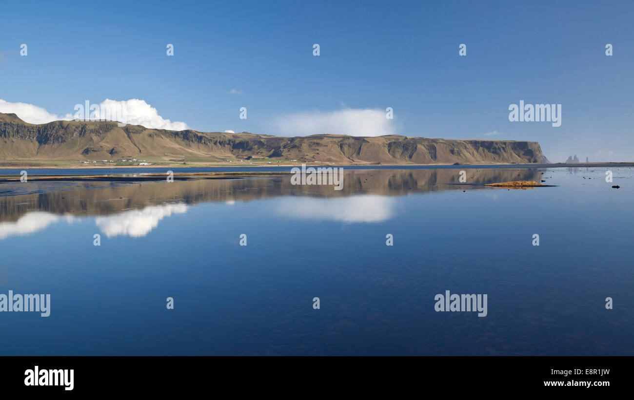 Reynisdrangar von Dyrhólaey, Süd-Ost-Island Stockfoto