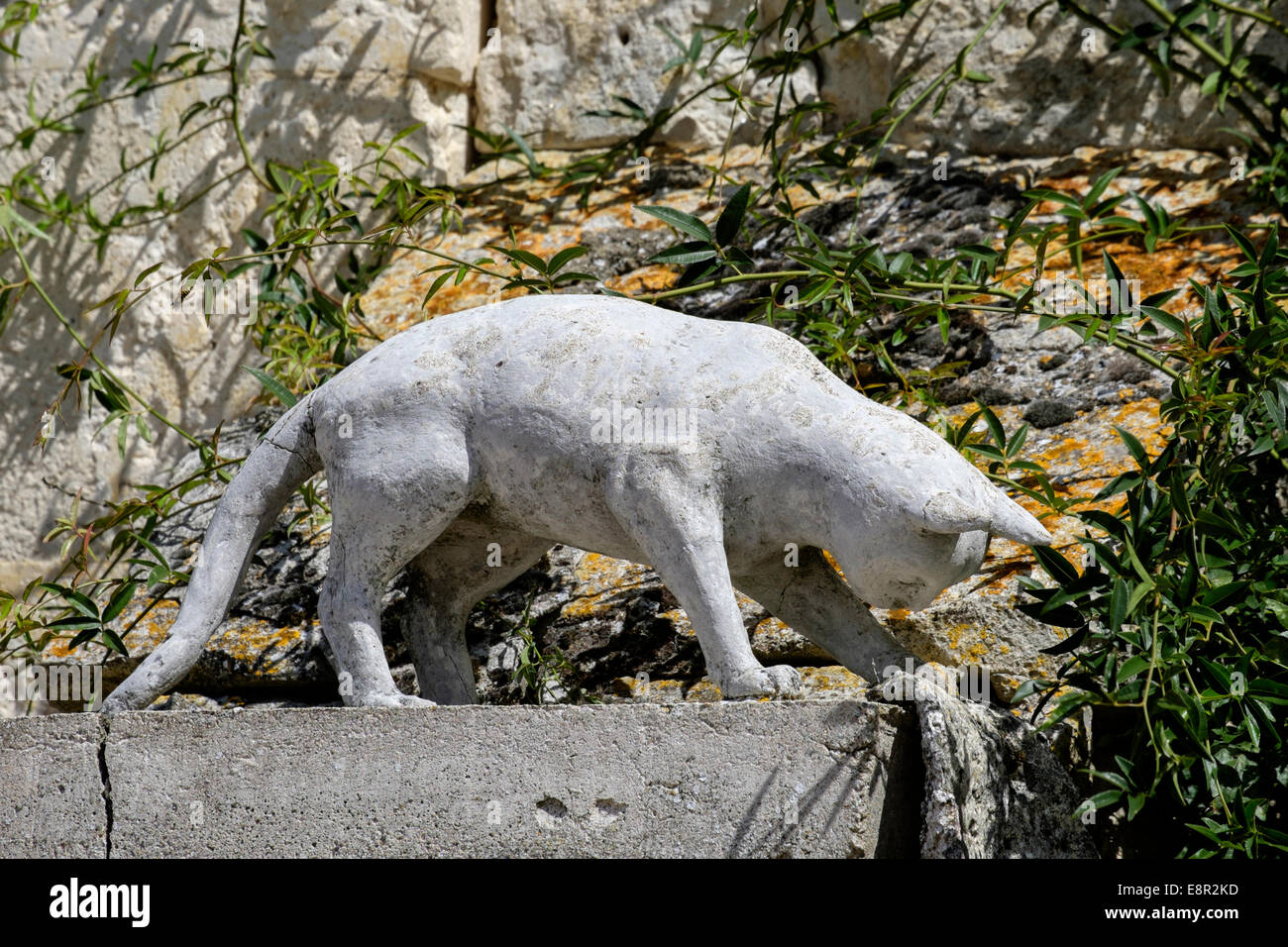Katze Stein des Bildhauers Maurice Serreau La Romieu. Gers, Midi-Pyrénées, Frankreich Stockfoto
