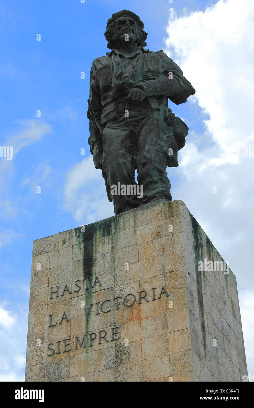 Che Guevara-Statue in der Nähe von Che Guevara Mausoleum (Mausoleo Che Guevara) und Museum in Santa Clara, Kuba. Stockfoto