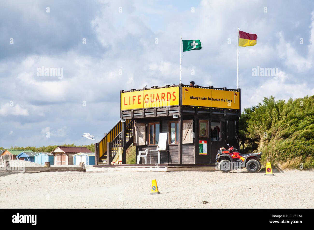 Rettungsschwimmer Turm am West Wittering Beach, West Sussex England, Vereinigtes Königreich. Stockfoto