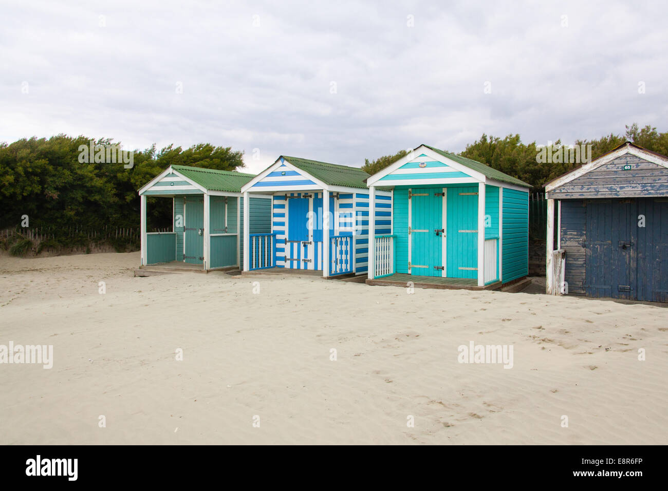 Strand Hütten, West Wittering Beach, West Sussex, England, Vereinigtes Königreich. Stockfoto