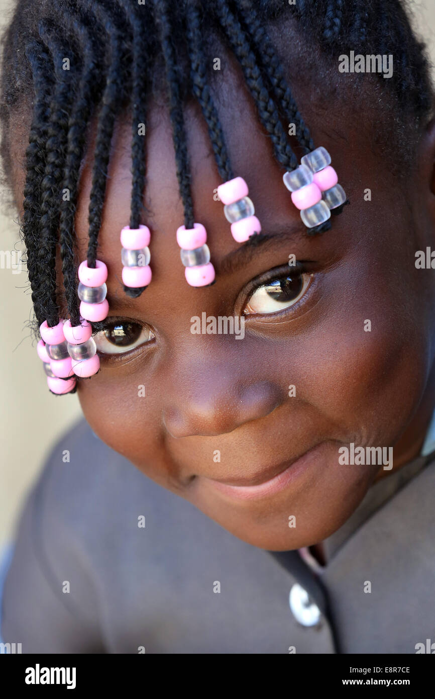 Afrika Frisur Dreadlocks Perlen Stockfotos Und Bilder Kaufen Alamy