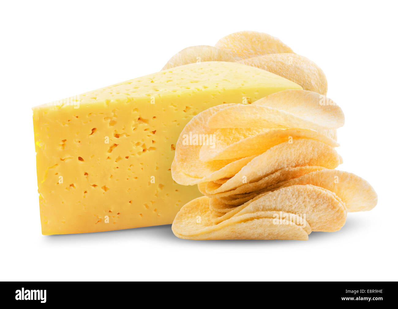 Kartoffel-Chips mit Käse auf einem weißen Hintergrund. Clipping-Pfad Stockfoto