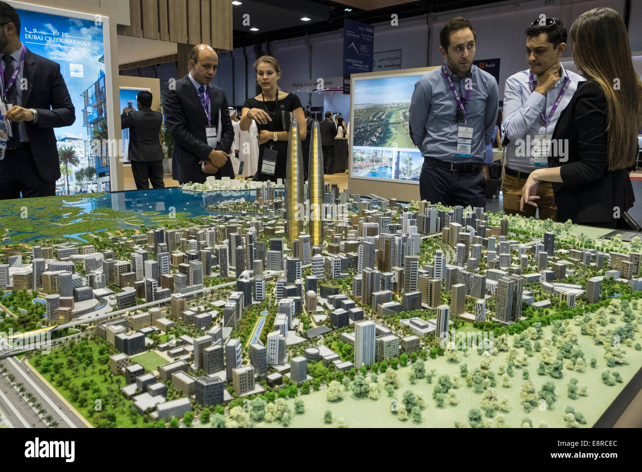 Modell der neuen Immobilienentwicklung am Dubai Creek Hafen von Developer Emaar bei Immobilien Messe in Dubai Vereinigte Arabische Emirat Stockfoto