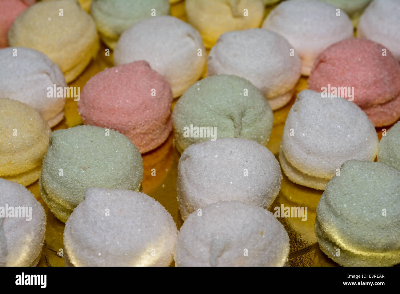 Köstliche Colorfull Cookies auf einem Teller für die Wüste Stockfoto