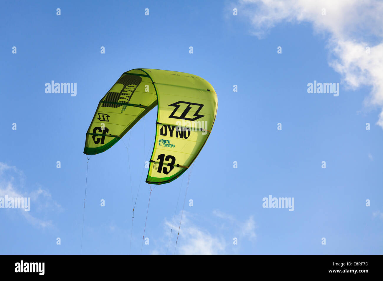 Power Kite Kitesurfen gegen Himmel. Stockfoto