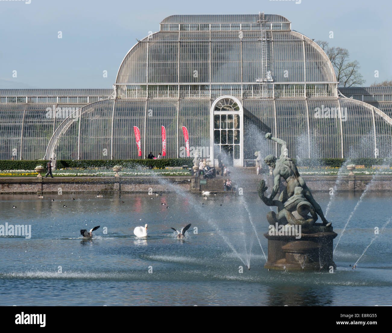 Europa, UK, England, London, Kew Gardens H & eine Statue Palmenhaus Stockfoto