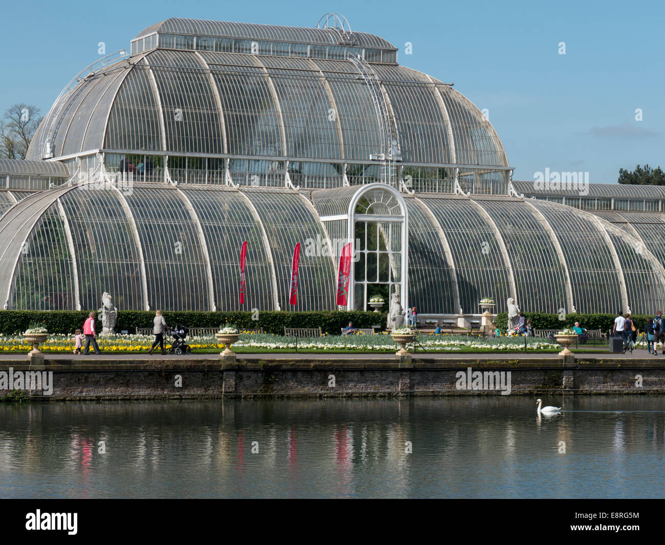 Europa, Großbritannien, England, London, Kew Gardens Palmenhaus im Frühjahr Stockfoto