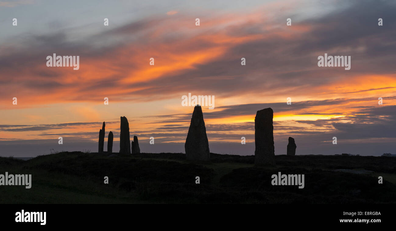 Ring von Brodgar, ein UNESCO-Weltkulturerbe, neolithische Henge Denkmal und Stein-Kreis. Orkney Inseln, Schottland. Stockfoto