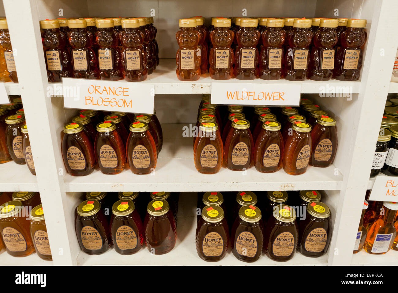Wilde Blume und Orange Blüte Honig Verkaufsregal am Bauernmarkt - Pennsylvania USA Stockfoto