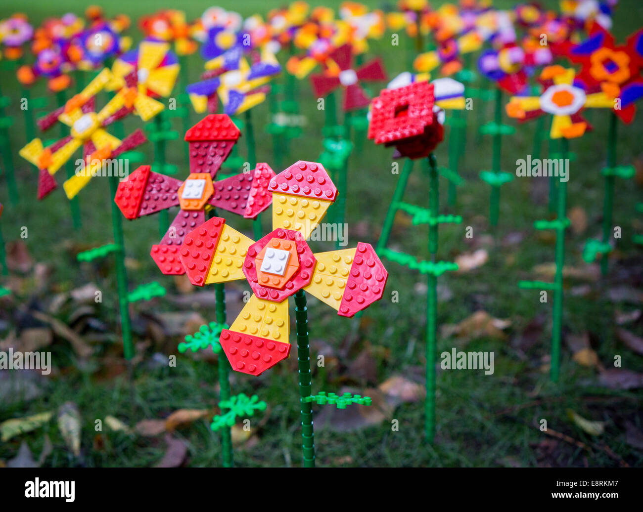 Ein Garten von Lego-Blumen sind im Madison Square Park in New York feiert die Eröffnung eines neuen Lego Store gepflanzt. Stockfoto