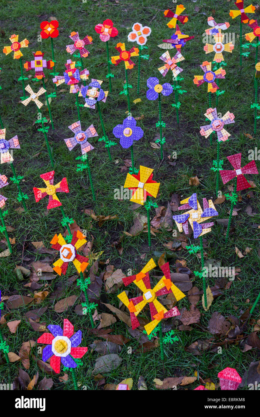 Ein Garten von Lego-Blumen sind im Madison Square Park in New York feiert die Eröffnung eines neuen Lego Store gepflanzt. Stockfoto