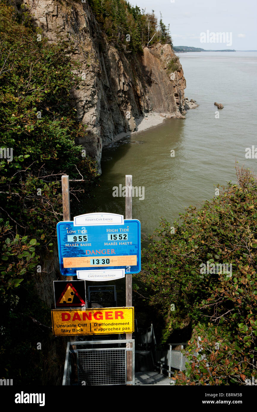 Gezeiten Warnschild am Kap Wutanfall - New Brunswick, Kanada Stockfoto