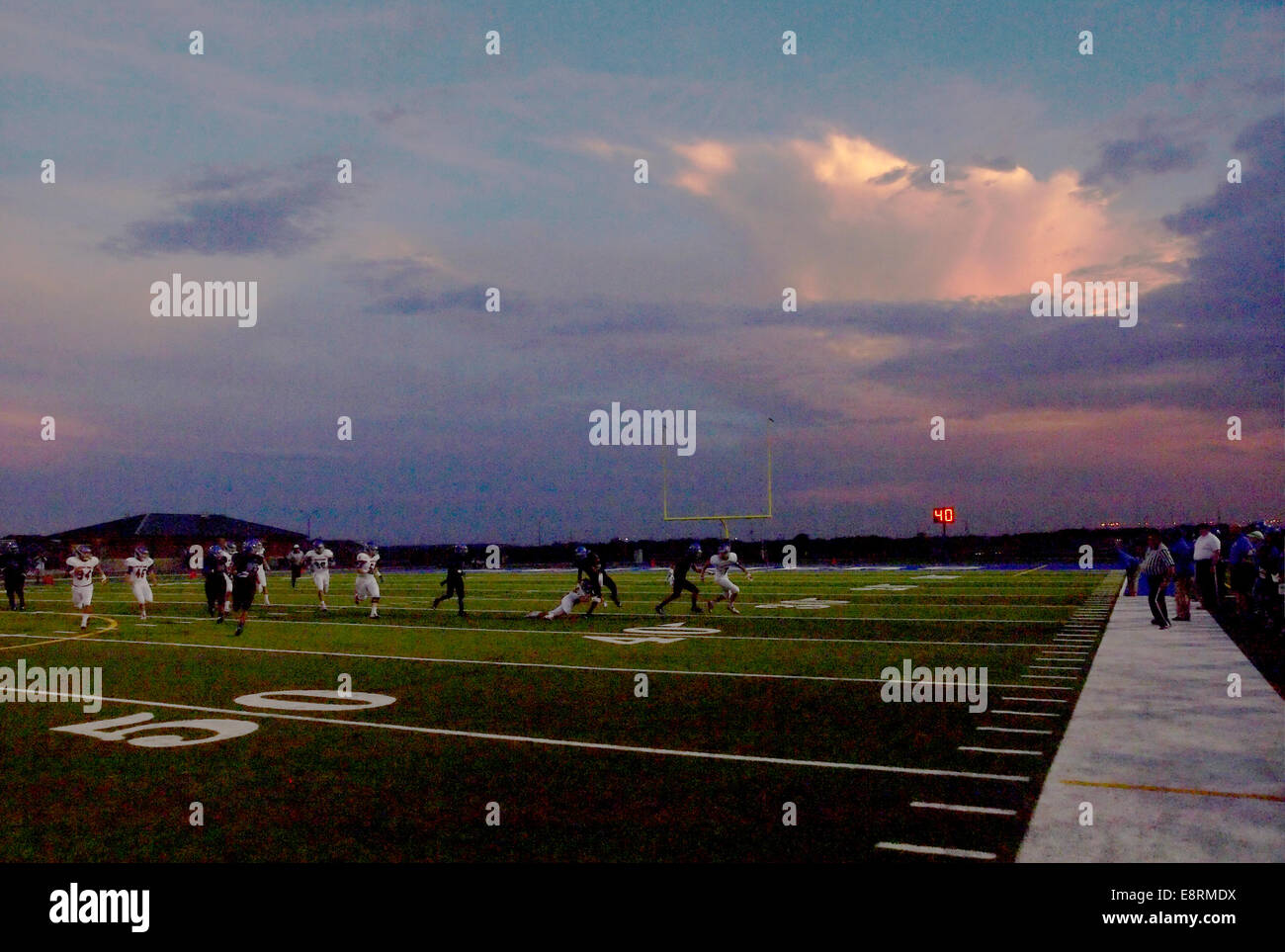 Herbst in Amerika ist Zeit für Highschool-Football-Spiele Stockfoto