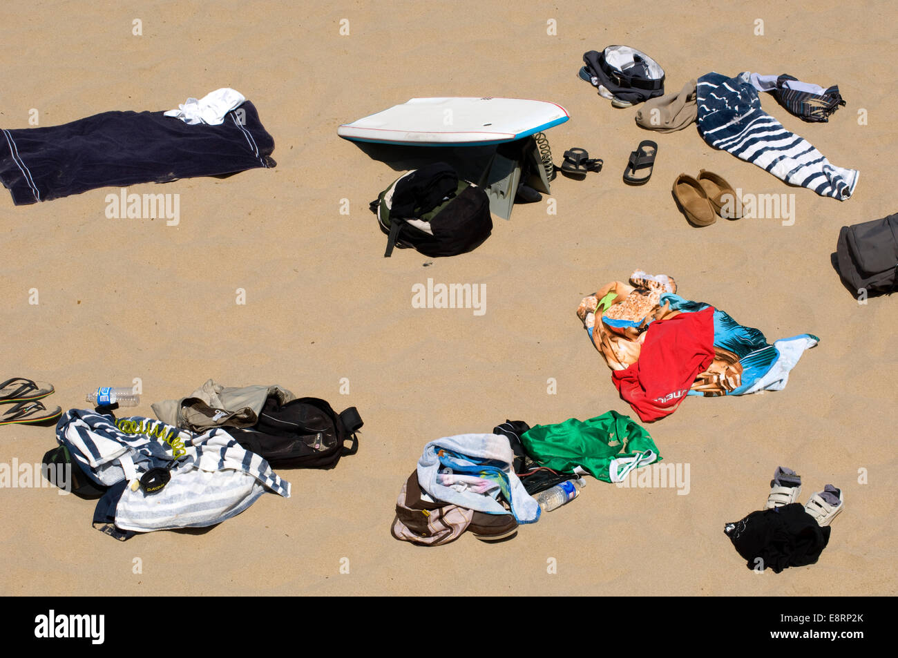Kleidungsstücke am Strand Stockfoto