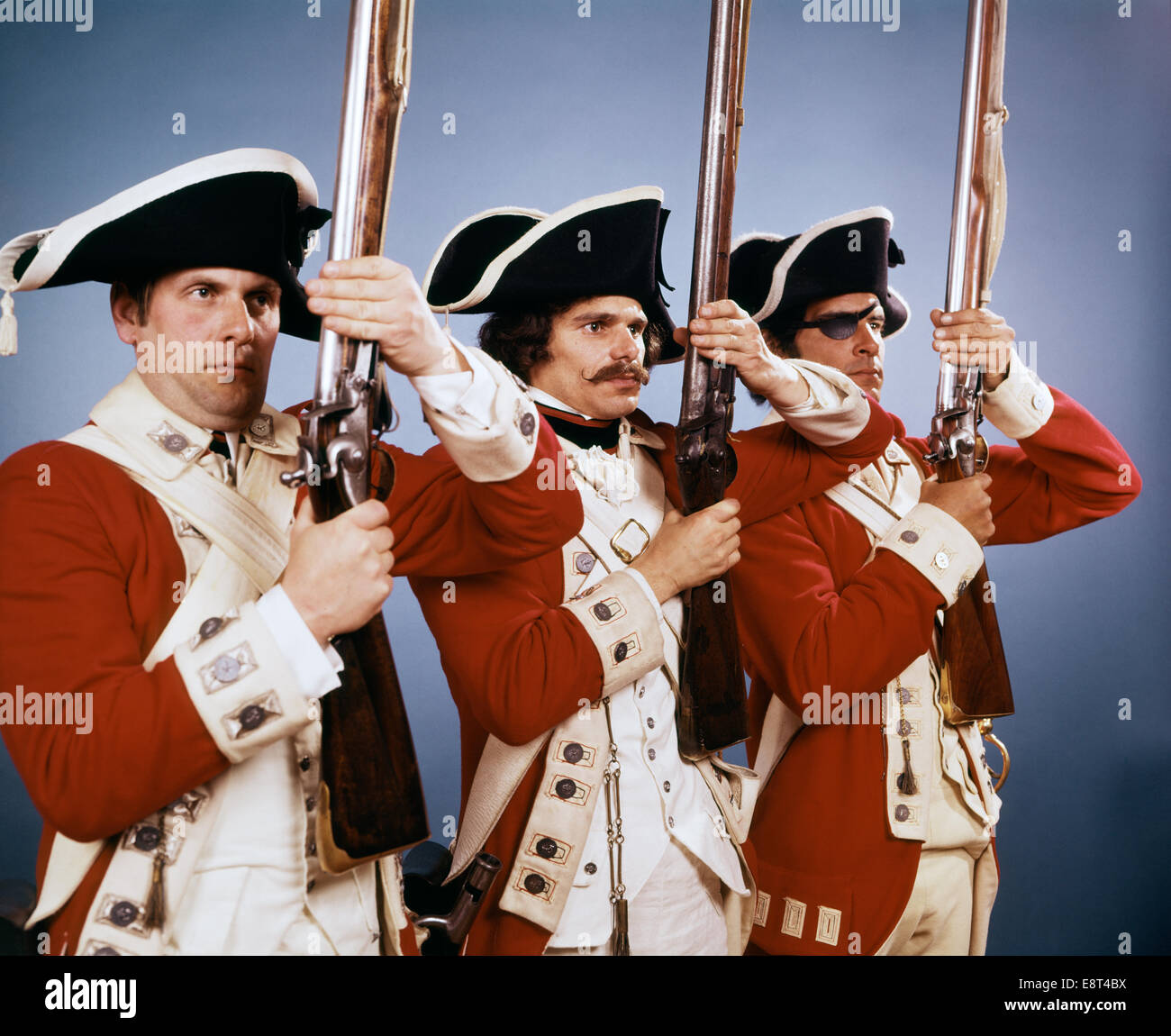 1700S 1776 BRITISCHE SOLDATEN IN UNIFORM WÄHREND DES AMERIKANISCHEN UNABHÄNGIGKEITSKRIEGES Stockfoto