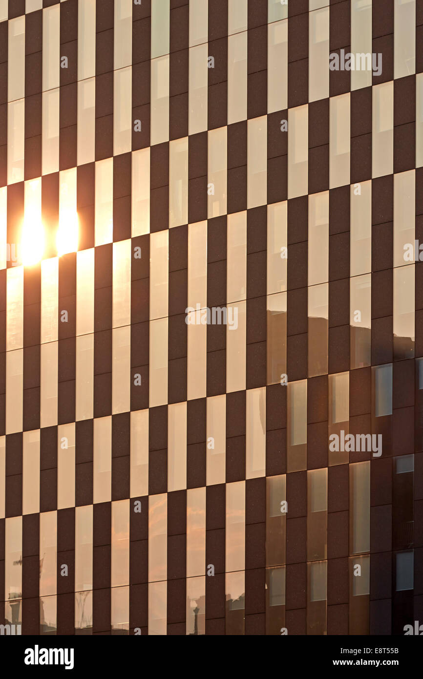 Entwicklung der Mann-Insel, Liverpool, Vereinigtes Königreich. Architekt: Broadway Malyan Limited, 2014. Detail der Fassade. Stockfoto