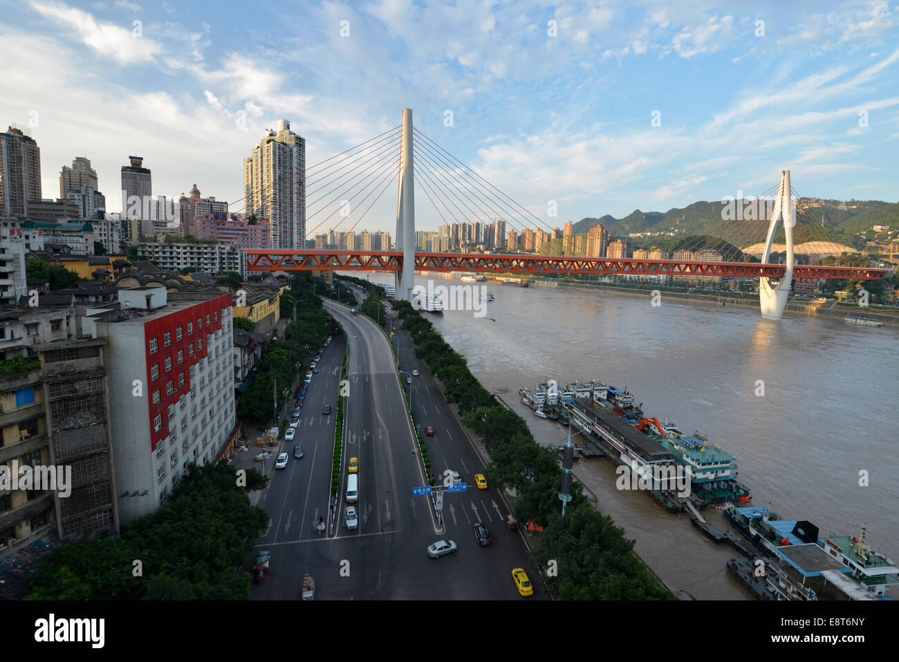 Dongshuimen Bridge, eröffnet im April 2014 über den Jangtse-Fluss, Chongqing, China Stockfoto
