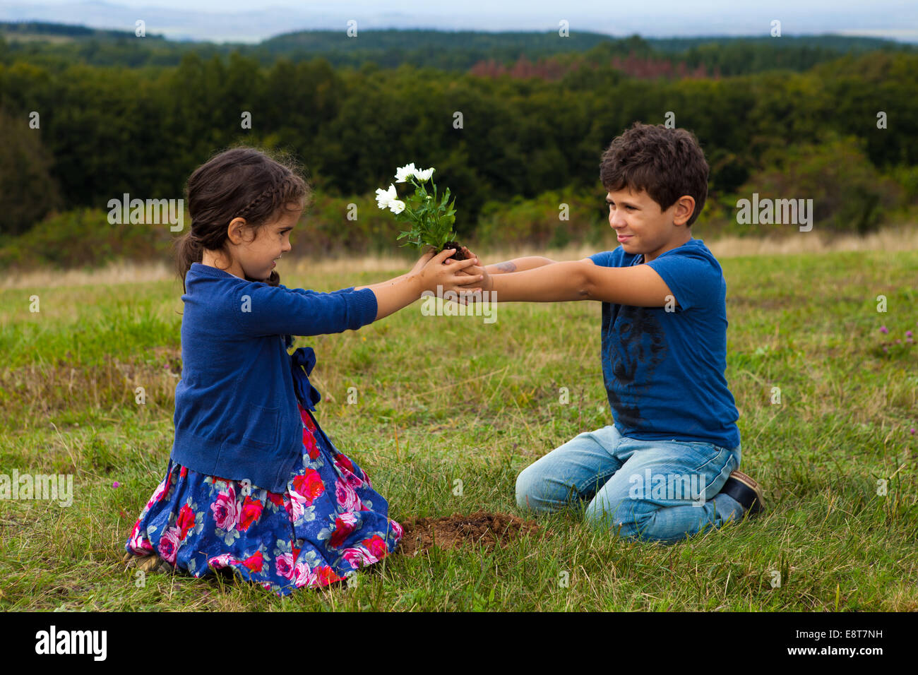 Kinder im Garten, im park Stockfoto