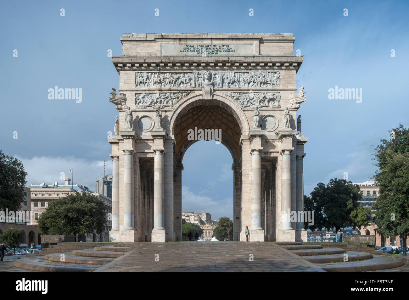 Triumphal Bogen Arco della Vittoria, Architektur des italienischen Faschismus unter Mussolini, Piazza della Vittoria, Genua, Ligurien Stockfoto