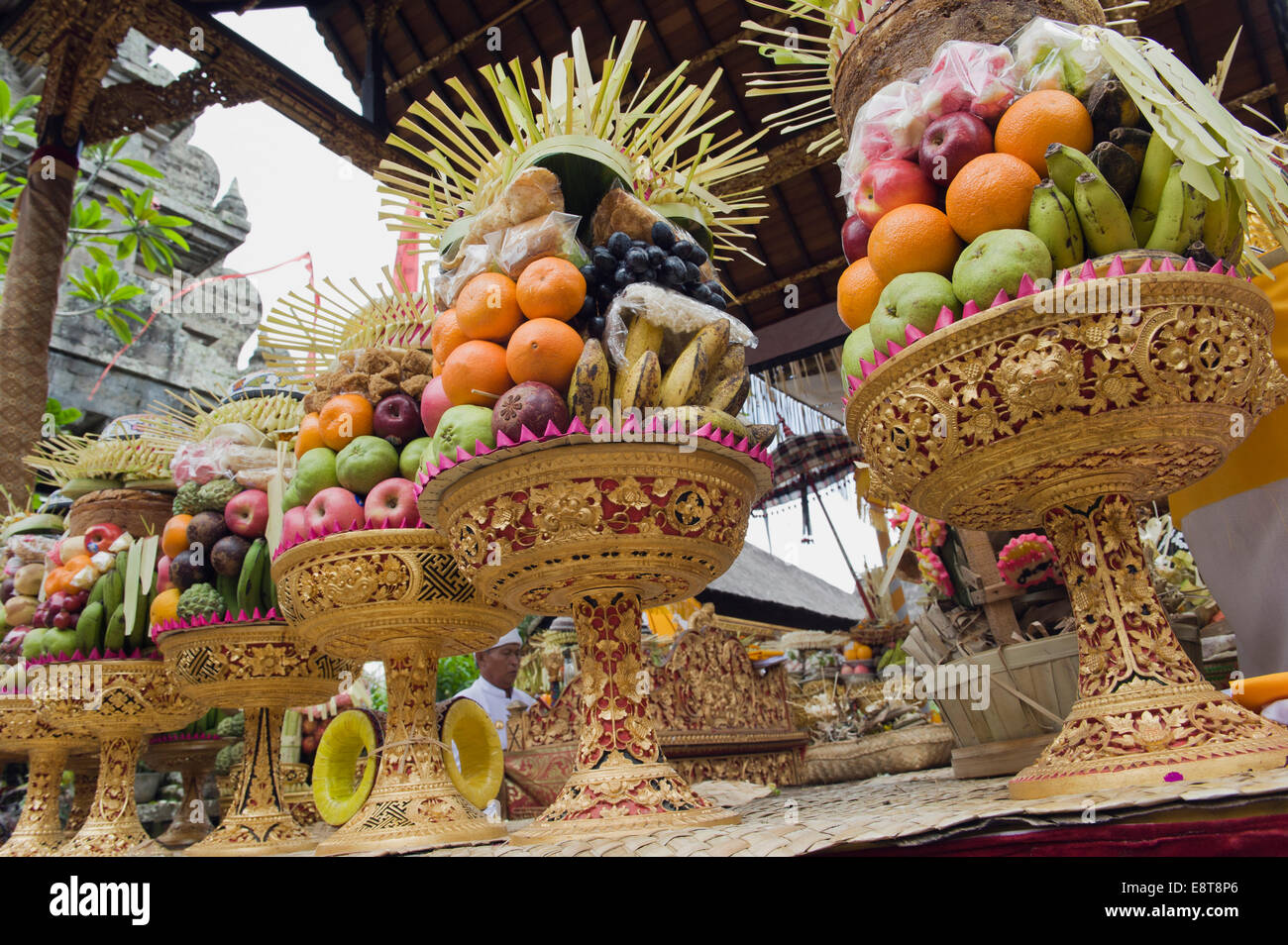 Opfergaben, Obst bei einer Tempelzeremonie Pura Desa Tempel, Ubud, Bali, Indonesien Stockfoto