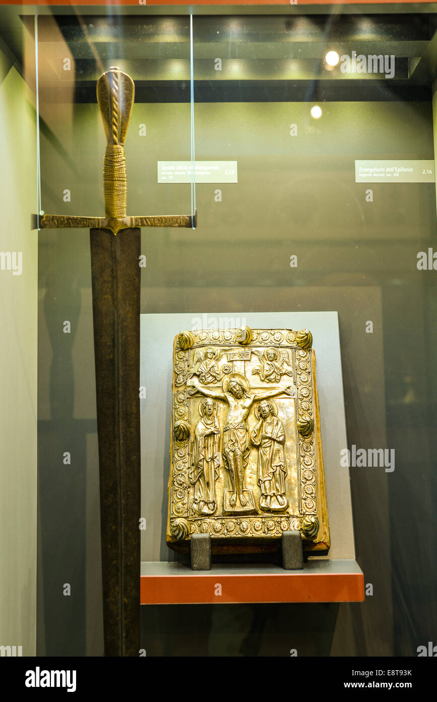 Italia Friaul V.G. Cividale Duomo di Santa Maria Assunta Museo Cristiano-Tesoro del Duomo. Spada di Marquardo Usata pro l'annu Stockfoto