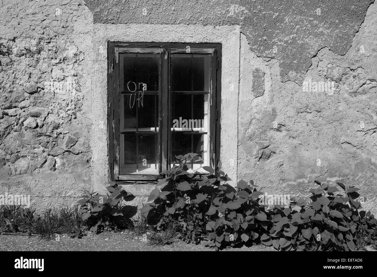 Schwarz / weiß Fotografie des alten Haus Holzfenster Stockfoto