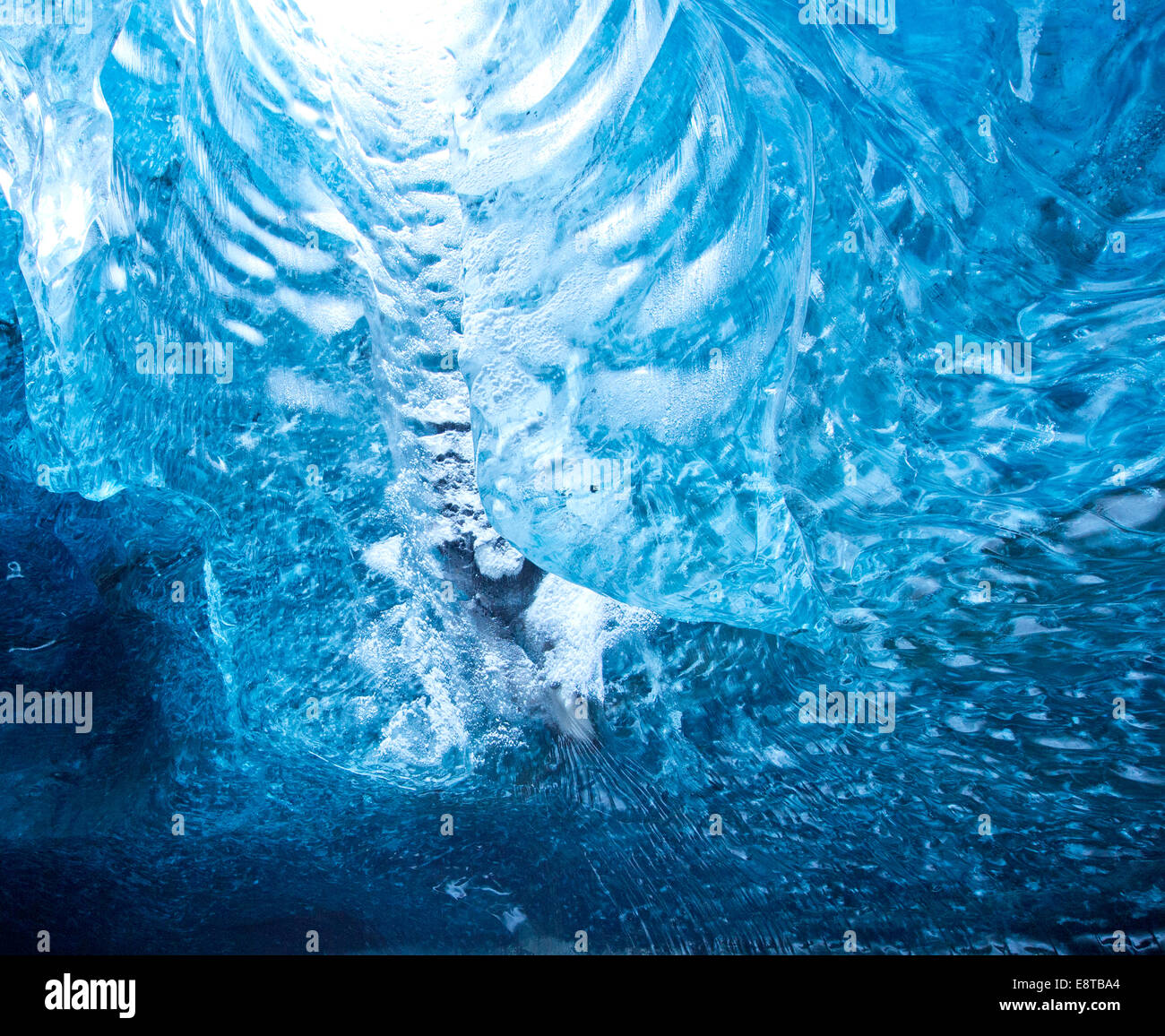 Licht in der Eishöhle Stockfoto