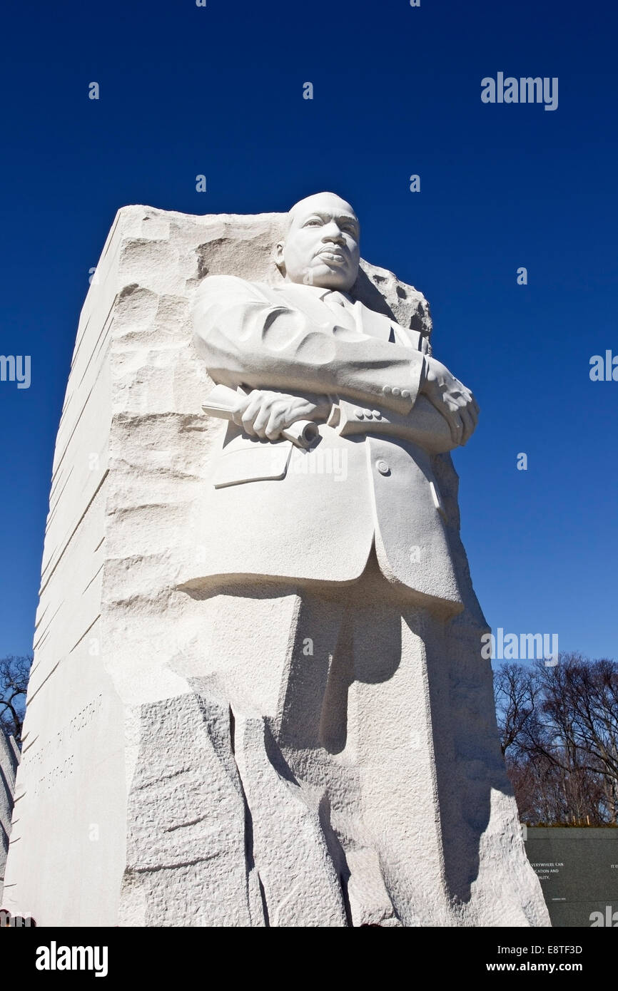Denkmal von Martin Luther King Jr., Washington DC, vor blauem Himmel Stockfoto