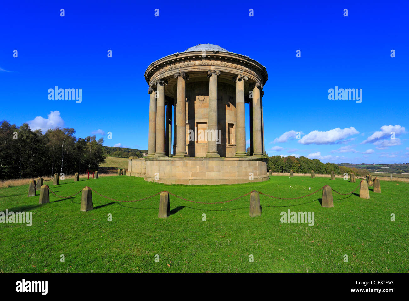 Rotunde in Stainborough Parklandschaft, Barnsley, South Yorkshire, England, Vereinigtes Königreich. Stockfoto