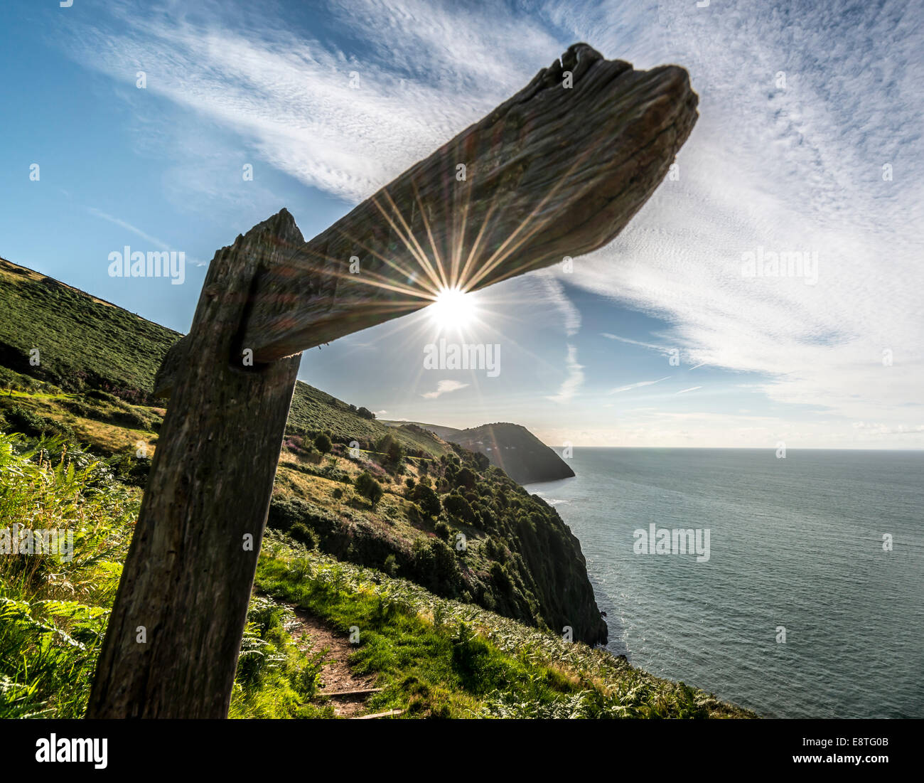Ein Wegweiser auf dem South West Mantel Weg, Wanderweg in Richtung Lynmouth, Devon, UK Stockfoto