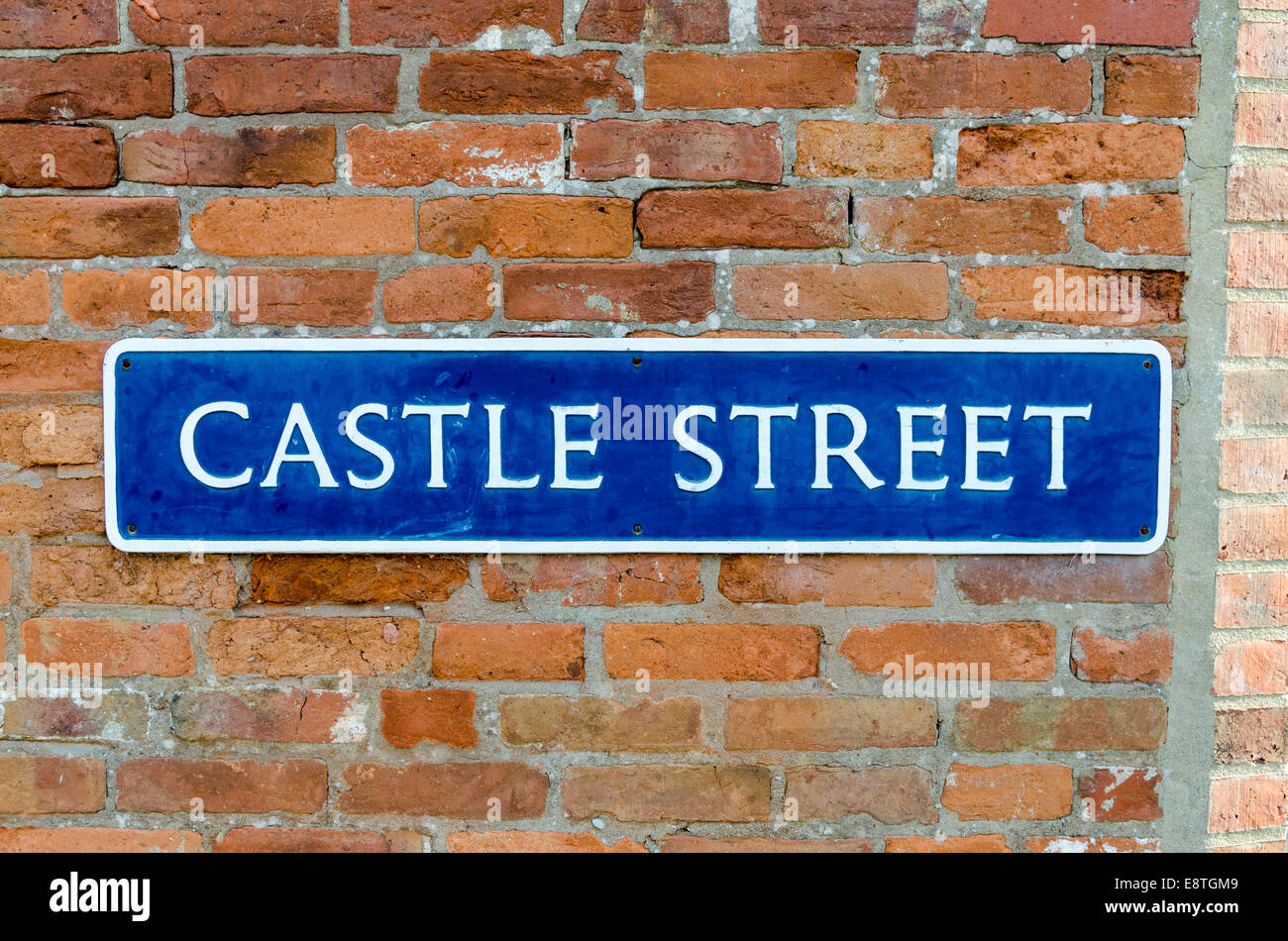 Blaue Straßenschild für Castle Street in Warwick Stockfoto