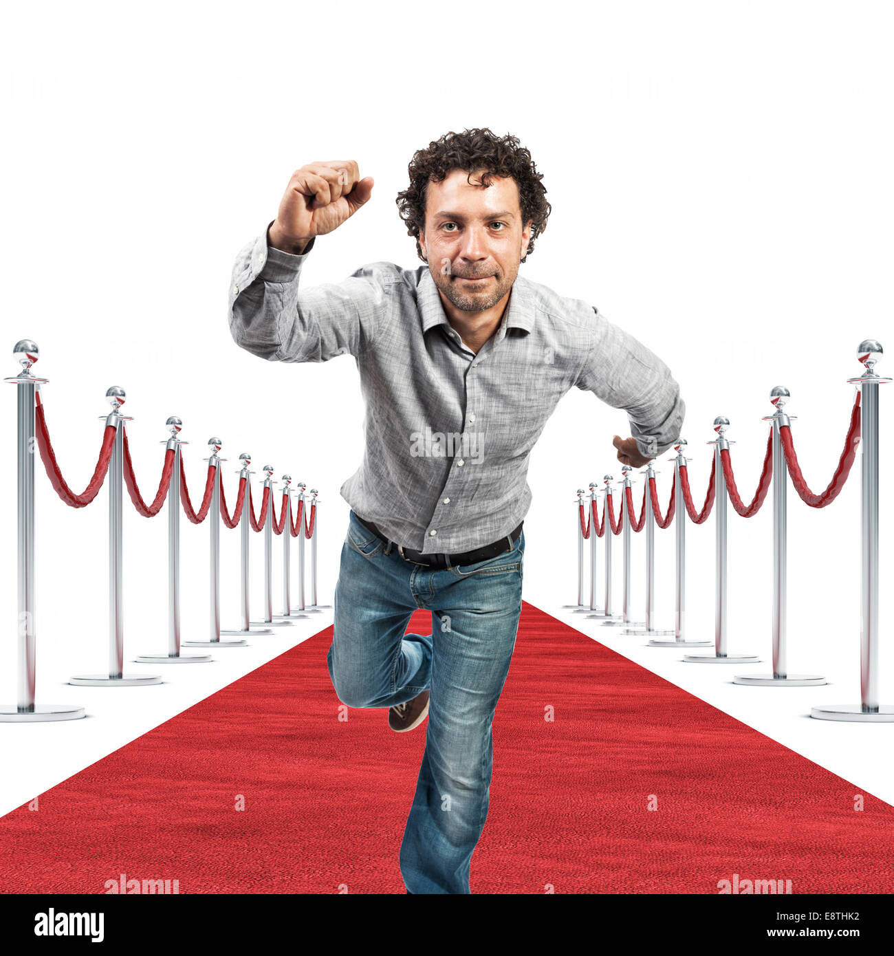 Mann auf roten Teppich laufen Stockfoto