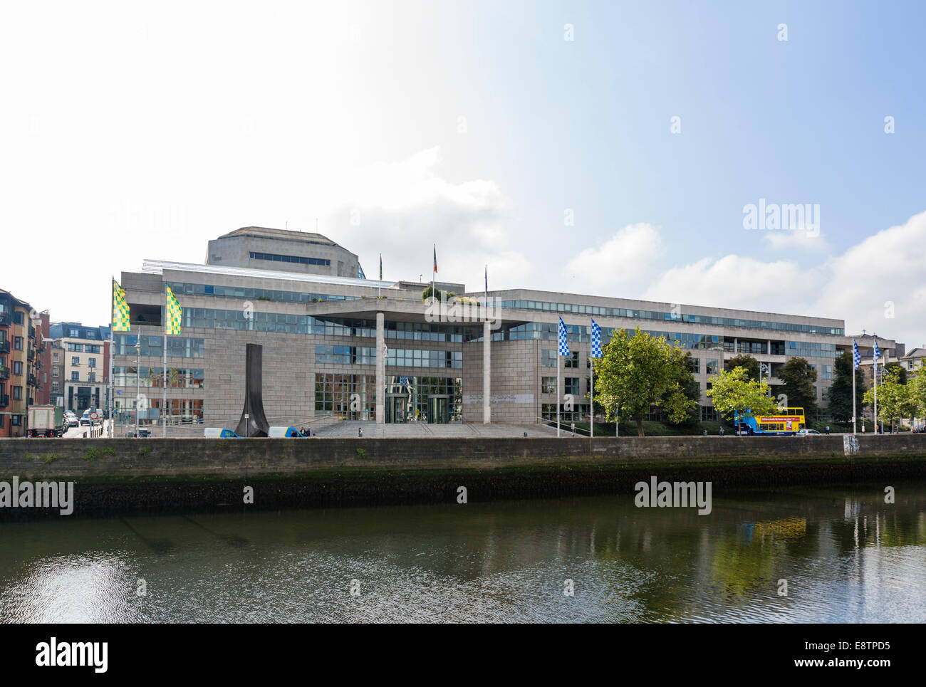 Dublin Coty Rat Büros gesehen über den Fluss Liffey, Dublin, Irland Stockfoto