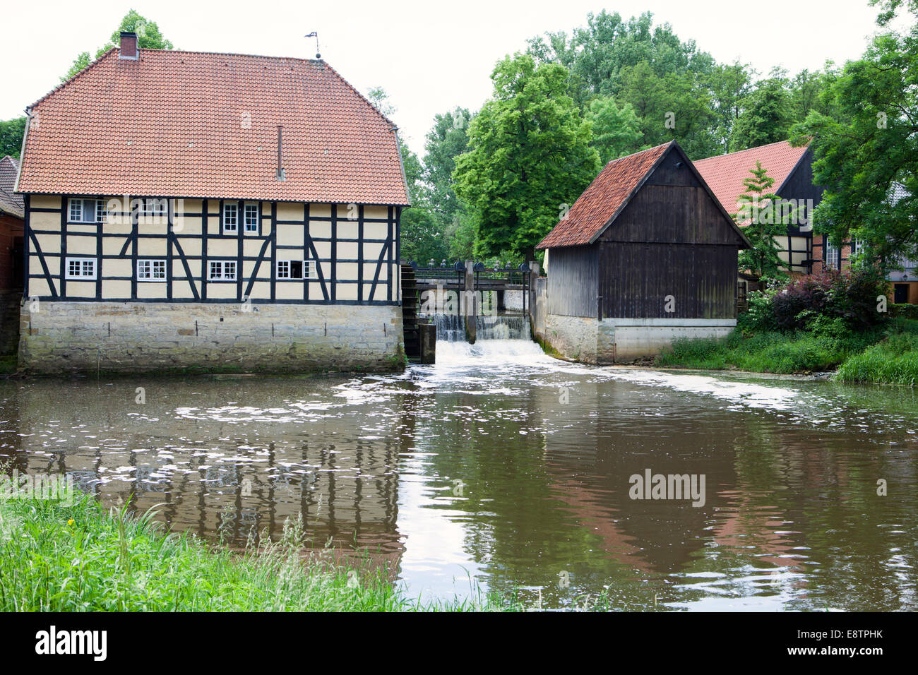 Wassermühle, Fluss Ems, Schloss Rheda, Rheda-Wiedenbrueck, Region Münsterland, Nordrhein-Westfalen, Deutschland, Europa, Stockfoto